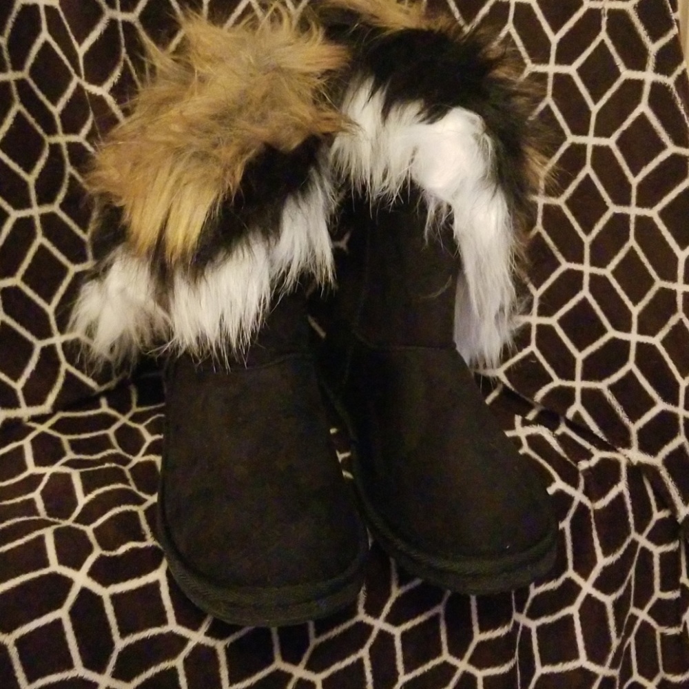 Flat heel boots